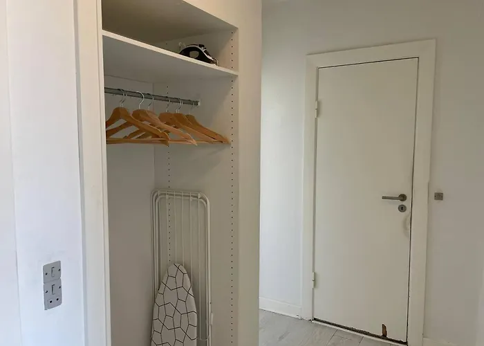 Stylish Long-term Flat For Expats Lejlighed Søborg